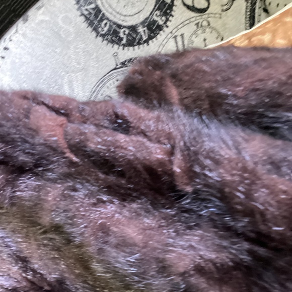 MUSKRAT. FUR.  PLEASE READ ALL DESCRIPTION  FULL LENGTH  mahogany undertones - Picture 5 of 9